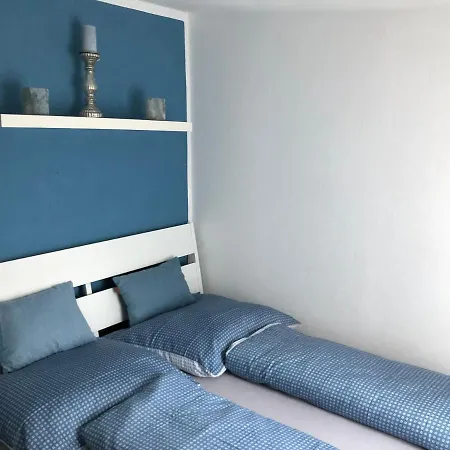 Apartment Grandmas *